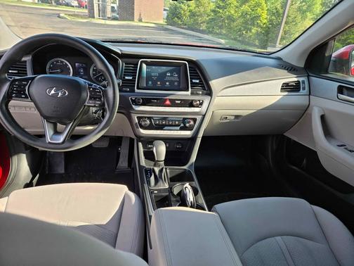 2018 Hyundai SONATA SE