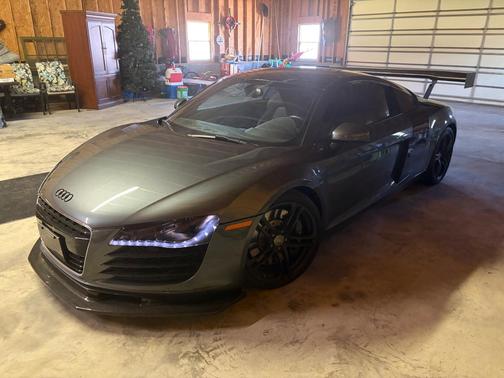 Gray 2009 Audi R8 4.2 quattro