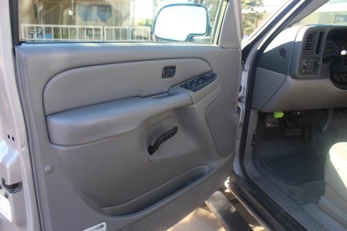 Beige 2004 GMC Yukon SLE