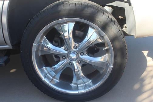 Beige 2004 GMC Yukon SLE