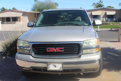Beige 2004 GMC Yukon SLE