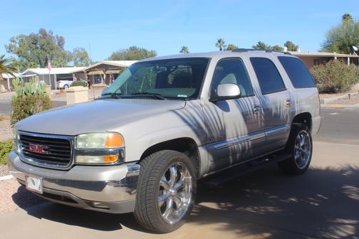 Beige 2004 GMC Yukon SLE