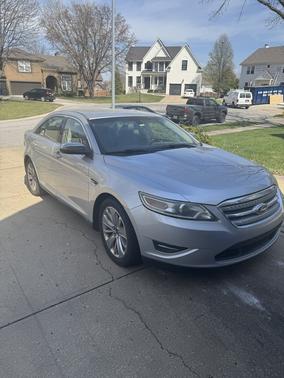 Silver 2011 Ford Taurus Limited