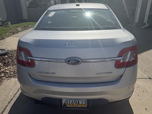 Silver 2011 Ford Taurus Limited