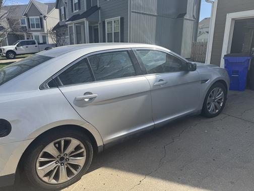 Silver 2011 Ford Taurus Limited