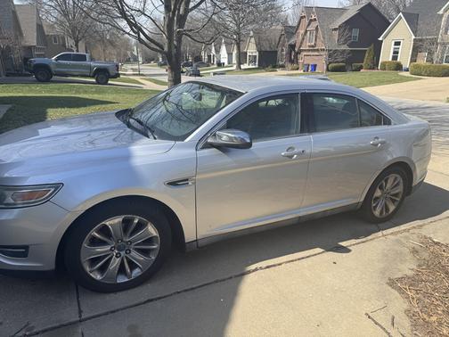 Silver 2011 Ford Taurus Limited