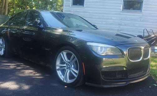 Gray 2011 BMW 750 i