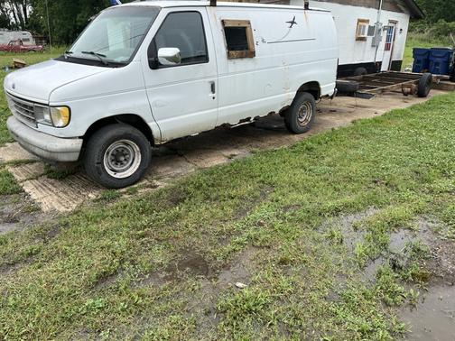 1996 Ford E250 Base