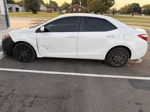 White 2014 Toyota Corolla LE