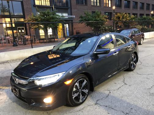 Photo 1 of 3 of 2018 Honda Civic Touring