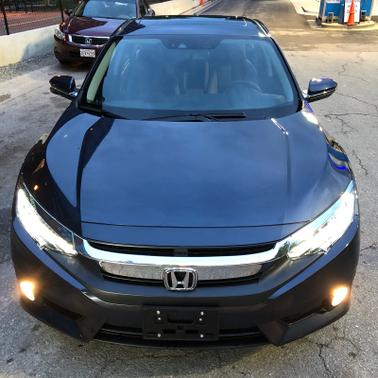 Photo 3 of 3 of 2018 Honda Civic Touring