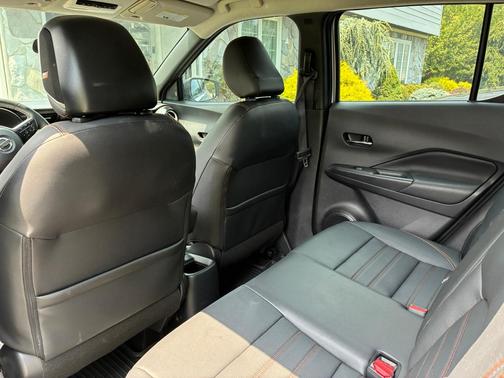 Silver 2019 Nissan Kicks SR
