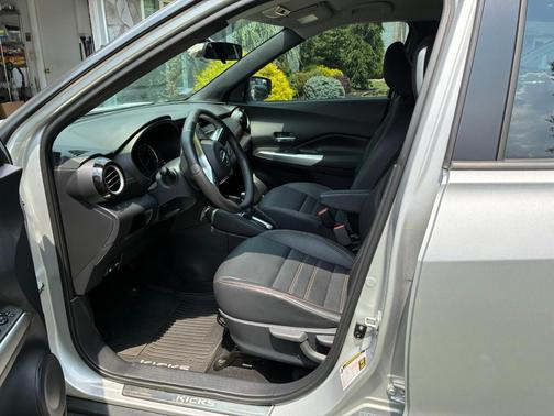 Silver 2019 Nissan Kicks SR