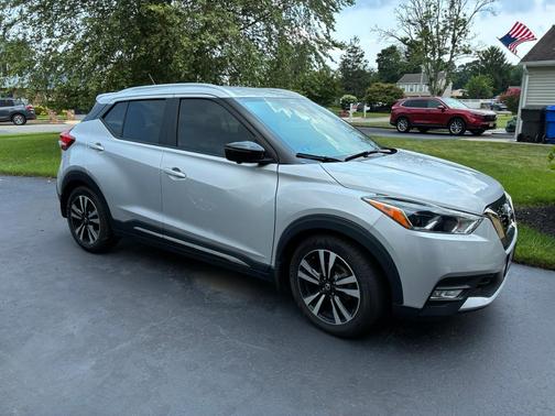 Silver 2019 Nissan Kicks SR