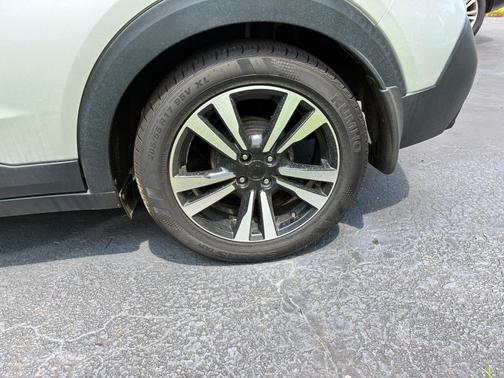 Silver 2019 Nissan Kicks SR