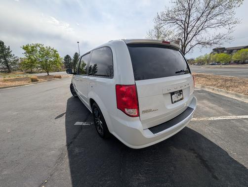 White 2016 Dodge Grand Caravan R/T