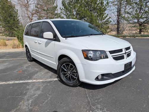 White 2016 Dodge Grand Caravan R/T