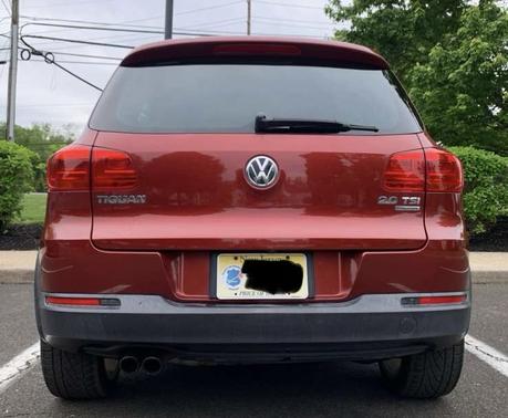 Red 2013 Volkswagen Tiguan SE