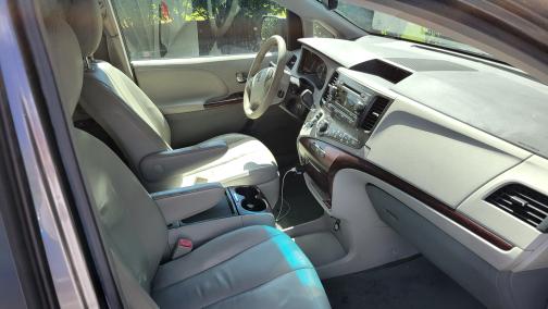 2011 Toyota Sienna XLE
