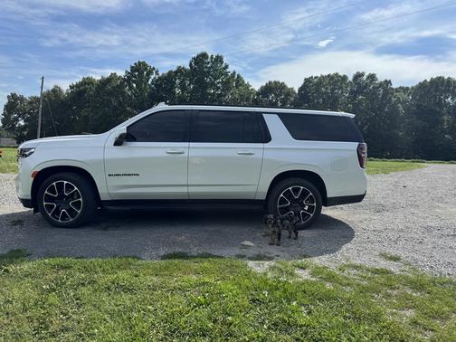 2023 Chevrolet Suburban RST