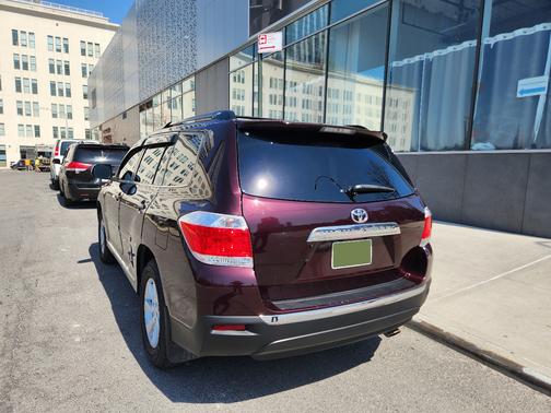 Purple 2012 Toyota Highlander SE
