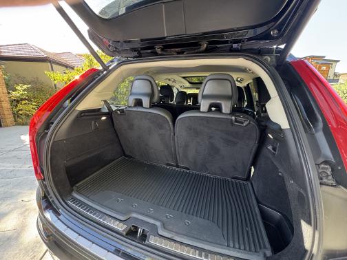2020 Volvo XC90 Hybrid T8 Momentum