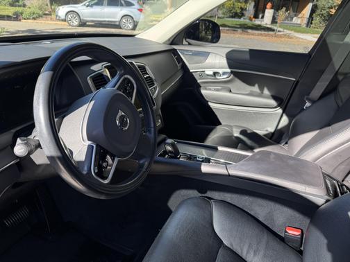 2020 Volvo XC90 Hybrid T8 Momentum