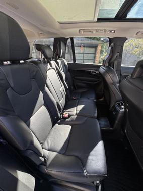 2020 Volvo XC90 Hybrid T8 Momentum