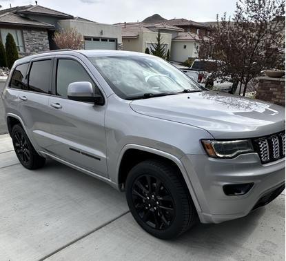 2020 Jeep Grand Cherokee Laredo