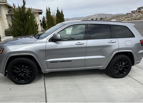 2020 Jeep Grand Cherokee Laredo