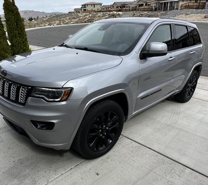 2020 Jeep Grand Cherokee Laredo