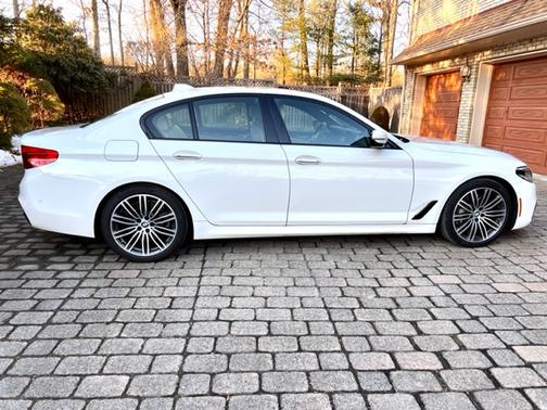 Photo 3 of 6 of 2018 BMW 540 i xDrive