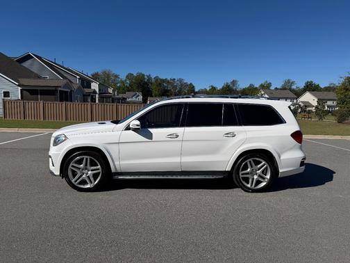 White 2016 Mercedes-Benz GL-Class GL 550 4MATIC