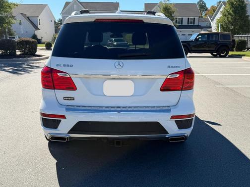 White 2016 Mercedes-Benz GL-Class GL 550 4MATIC