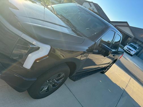 2023 Ford F-150 Lightning LARIAT