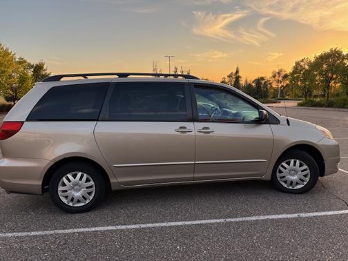 2005 Toyota Sienna LE