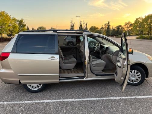 2005 Toyota Sienna LE