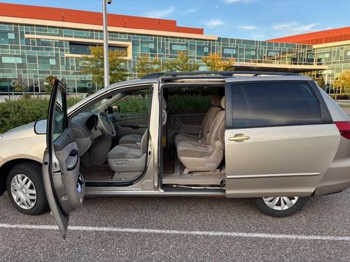 2005 Toyota Sienna LE