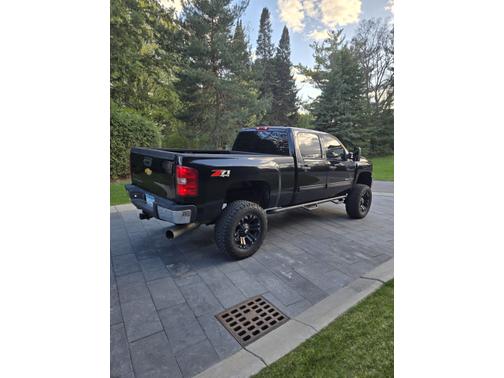 Black 2009 Chevrolet Silverado 2500 LT Crew Cab