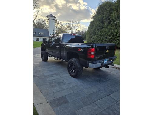 Black 2009 Chevrolet Silverado 2500 LT Crew Cab