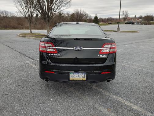 Black 2017 Ford Taurus Limited