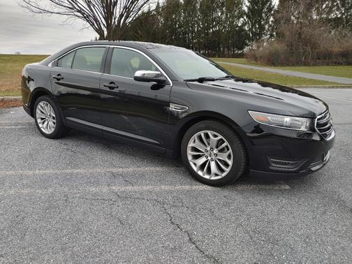 Black 2017 Ford Taurus Limited