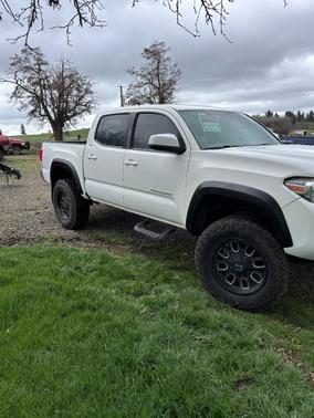 2017 Toyota Tacoma SR5