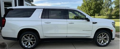 White 2021 GMC Yukon XL SLT