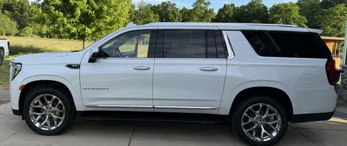 White 2021 GMC Yukon XL SLT