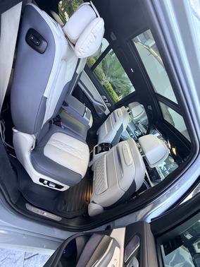 Gray 2023 BMW X7 M60i