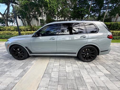 Gray 2023 BMW X7 M60i