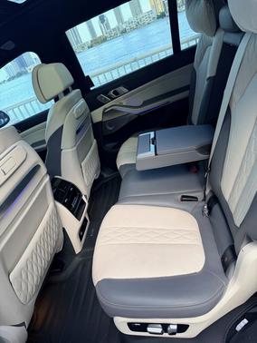 Gray 2023 BMW X7 M60i