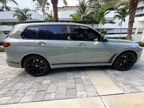 Gray 2023 BMW X7 M60i