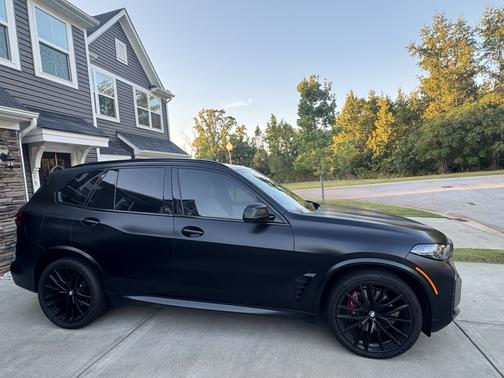 Black 2024 BMW X5 xDrive40i